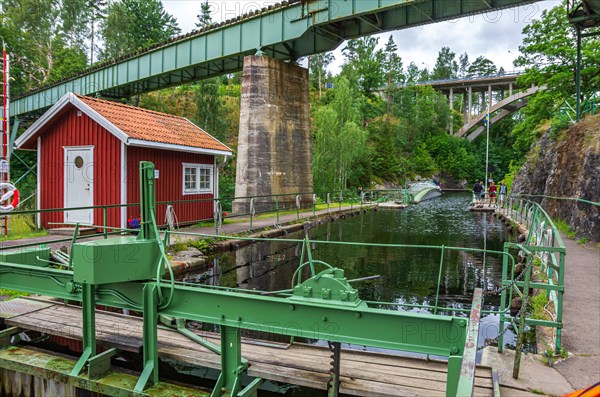 Lock and lock-keeper's cottage at the aqueduct at Haverud