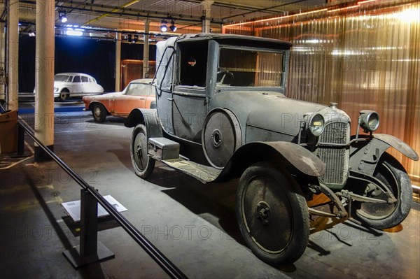 Rusty and dusty 1914 Philos Coupe de Ville