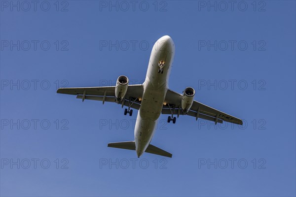 Flight path over residential areas at Duesseldorf Airport