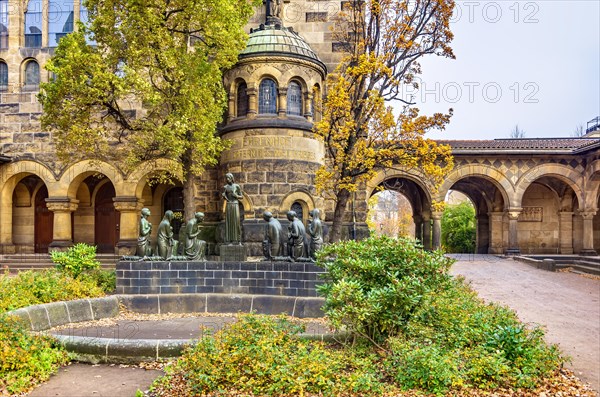 Court of honour with arcades and group sculpture of the Consoling Christ by Selmar Werner. The church