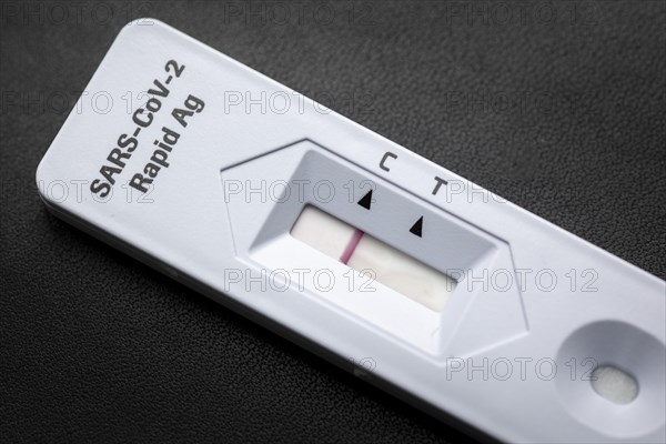 Negative SARS-Cov-2 antigen test. Berlin