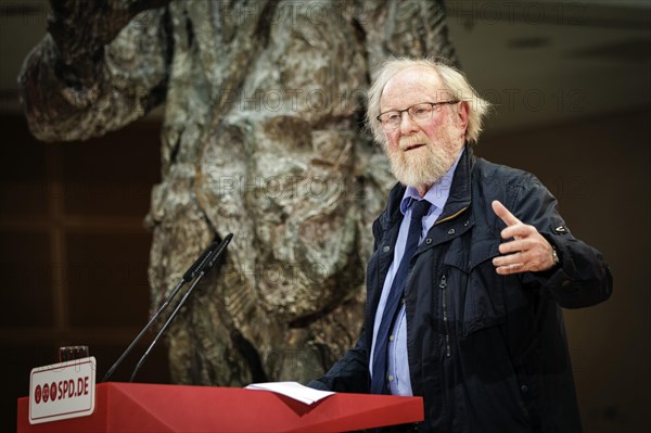 Making progress out of change. A discussion on the occasion of the 160th birthday of the SPD with the award of the August-Bebel-Prize to Franz Muentefering. Here: Opening of the award ceremony of the August-Bebel-Prize by Wolfgang Thierse