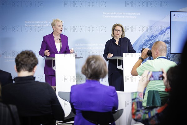 (R-L) Svenja Schulze, Federal Minister for Economic Cooperation and Development, and Cindy McCain, Executive Director World Food Programme (WFP), hold a joint press conference on the commitment to tackle the global hunger crisis at the Federal Ministry for Economic Cooperation and Development. Berlin, 25.05.2023., Berlin, Germany, Europe