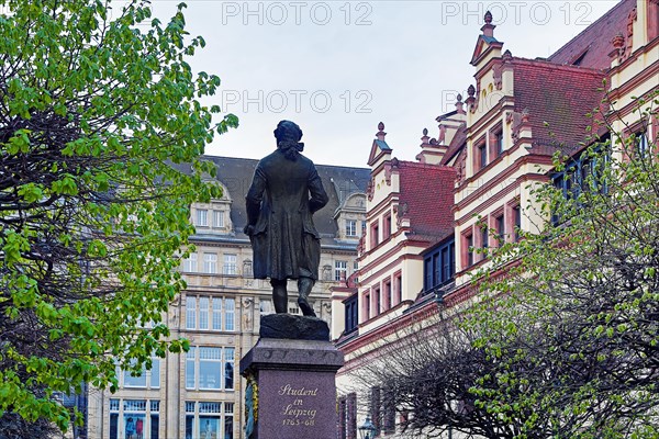 Bronze statue of Goethe by Carl Seffner on the Naschmarkt