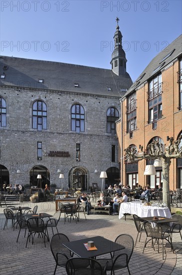 Tourists on terrace of the hotel Quartier Latin