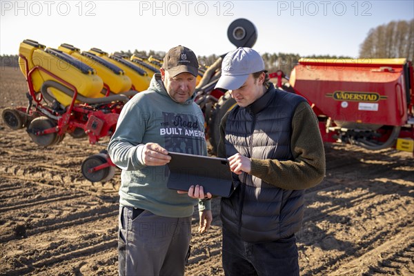 Maize sowing precision drill Vaederstad Tempo