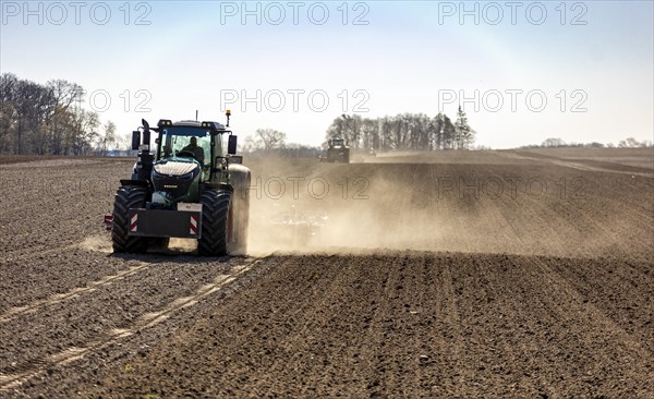 Soil cultivation for maize sowing with tractor Fendt 1050