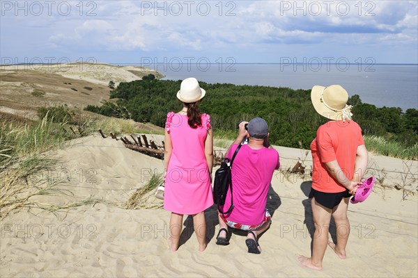 Family with telescope in Naglis Nature Reserve