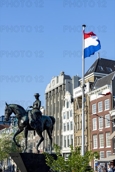 Equestrian statue of Queen Wilhelmina