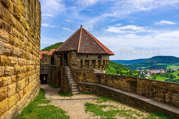 Tour of the Hohenrechberg castle ruins in Rechberg