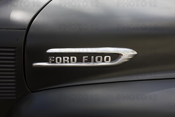 Logo of the 1956 Ford F100 V8 Fordomatic
