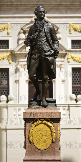 Bronze statue of Goethe by Carl Seffner on the Naschmarkt in front of the Old Stock Exchange