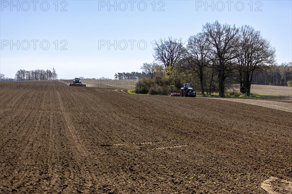 Soil cultivation for maize sowing with tractor Fendt 1050