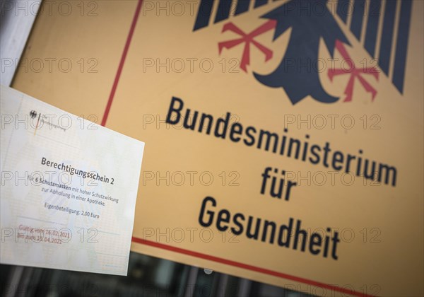 Certificate of entitlement for six FFP2 high protection masks to be collected from a pharmacy. Recorded in front of the Federal Ministry of Health in Berlin