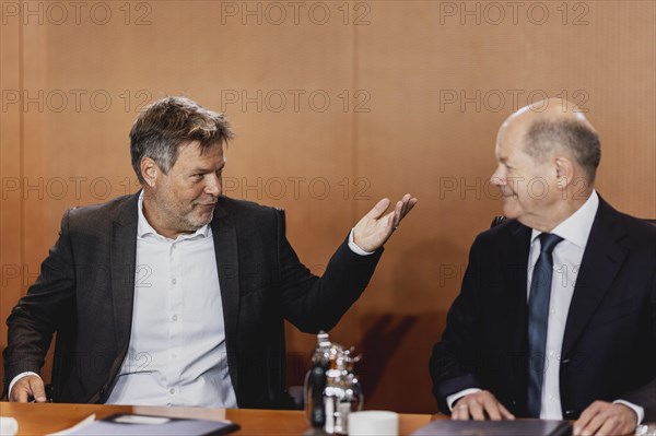 (R-L) Olaf Scholz (SPD), Federal Chancellor, and Robert Habeck (Buendnis 90 Die Gruenen), Federal Minister for Economic Affairs and Climate Protection and Vice Chancellor, recorded during the weekly meeting of the Cabinet in Berlin, 24.05.2023., Berlin, Germany, Europe