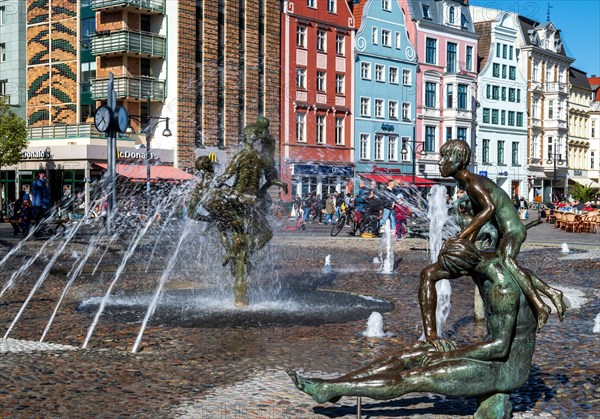 Fountain of joie de vivre by Jo Jastram and Reinhard Dietrich at Universitaetsplatz