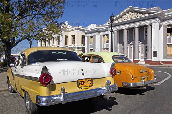 Old 1950s vintage American cars