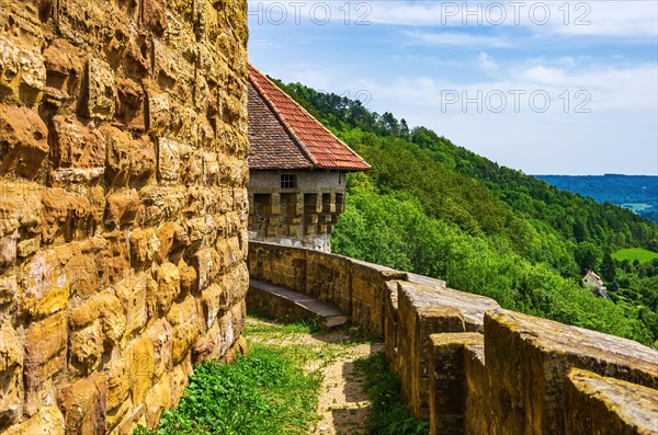 Tour of the Hohenrechberg castle ruins in Rechberg