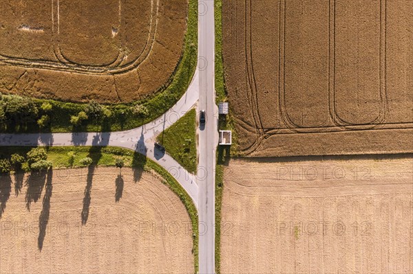 Bus stop at a crossing of four fields near Groeditz in Saxony.