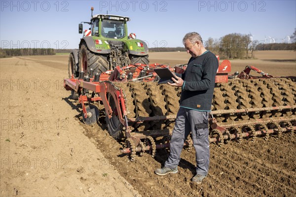 Soil cultivation for maize sowing with tractor Fendt 1050