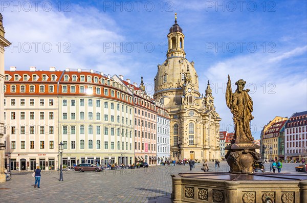 View of the Church of Our Lady and the Fountain of Peace with a view over the Neumarkt seen from the Juedenhof