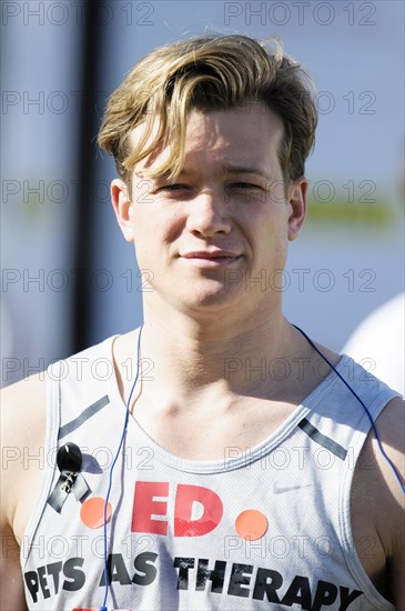 Actor Ed Speleers at the Virgin London Marathon Start on 21.04.2013 at Blackheath