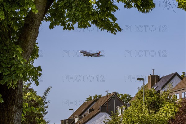 Flight path over residential areas at Duesseldorf Airport