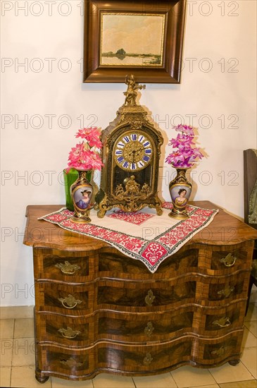 Chest of drawers with 4 drawers