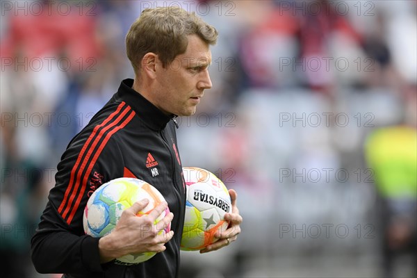Before the match: Goalkeeper coach Michael Rechner FC Bayern Munich FCB with Adidas Derbystar match ball