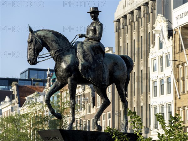 Equestrian statue of Queen Wilhelmina