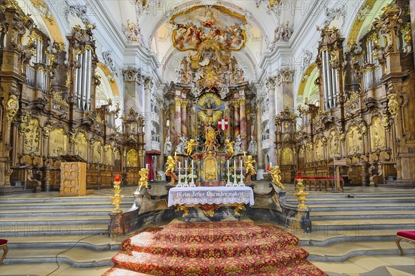 Main altar with side organs and choir stalls