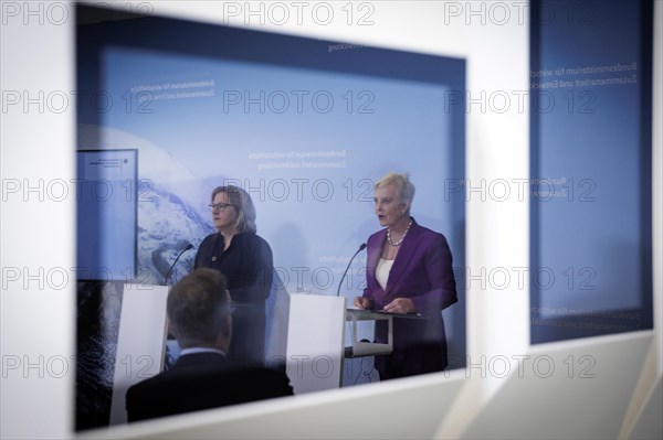 (L-R) Svenja Schulze, Federal Minister for Economic Cooperation and Development, and Cindy McCain, Executive Director World Food Programme (WFP), hold a joint press conference on the commitment to tackle the global hunger crisis at the Federal Ministry for Economic Cooperation and Development. Berlin, 25.05.2023., Berlin, Germany, Europe