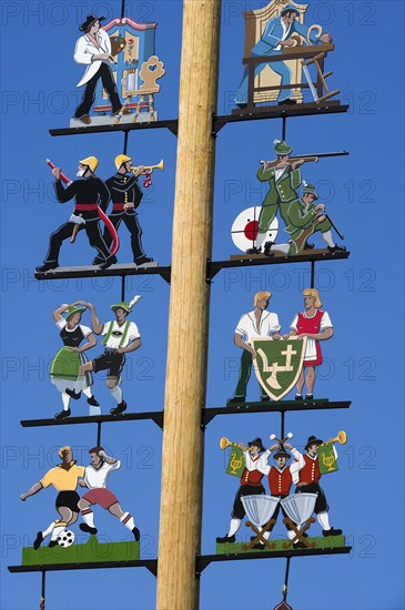 Figures on the maypole in Haldenwang