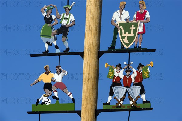 Figures on the maypole in Haldenwang