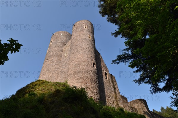 The medieval Spornburg Frauenburg in the Birkenfeld district in the morning light