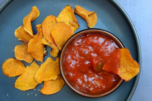 Sweet crisps and salsa sauce