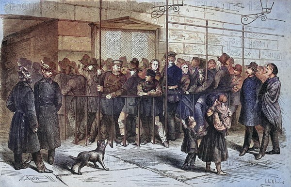 Queue in front of the box office of the Berlin Opera House