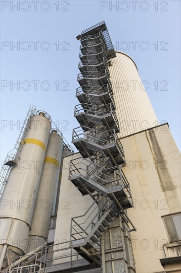 Silos for building materials