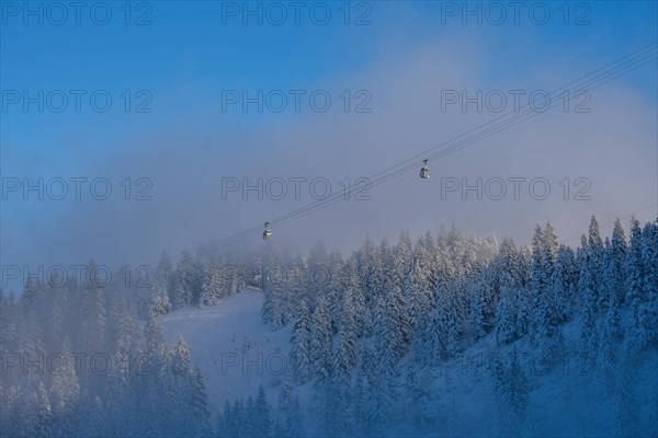 Gondola lift in Lenggries to the Brauneck ski area under a bright blue sky in the morning