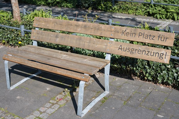 Bench with inscription Kein Platz für Ausgrenzung