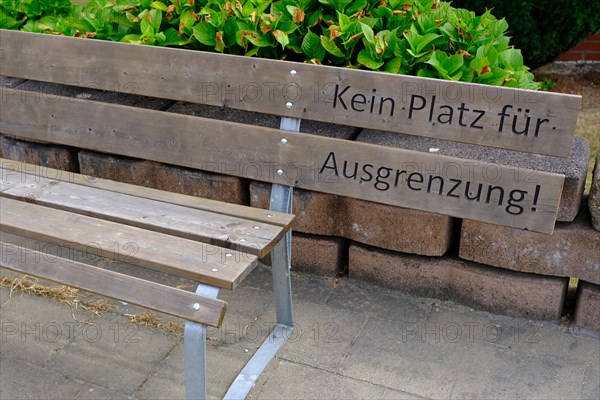 Bench with inscription Kein Platz für Ausgrenzung