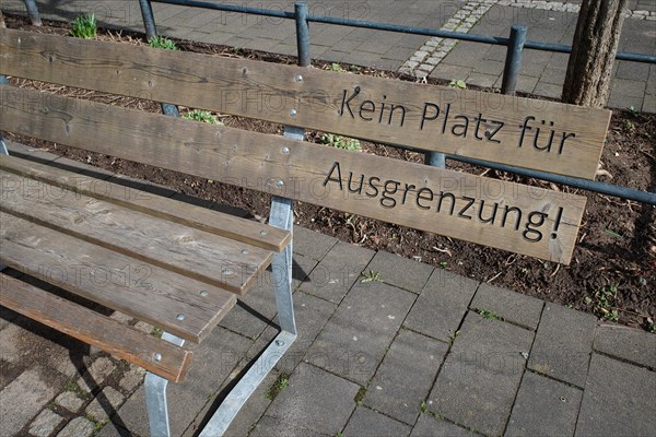 Bench with inscription Kein Platz für Ausgrenzung