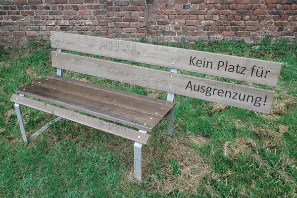 Bench with inscription Kein Platz für Ausgrenzung