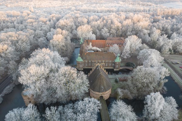 Hoarfrost covers the landscape around Bladenhorst Castle