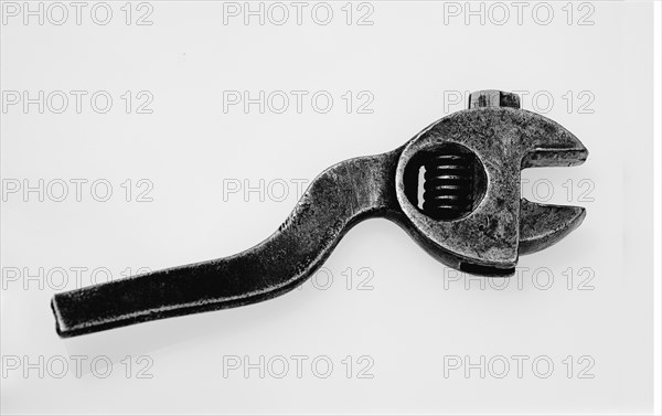 Adjustable open-end spanner