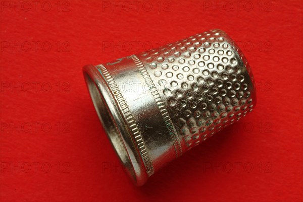 Metal thimble