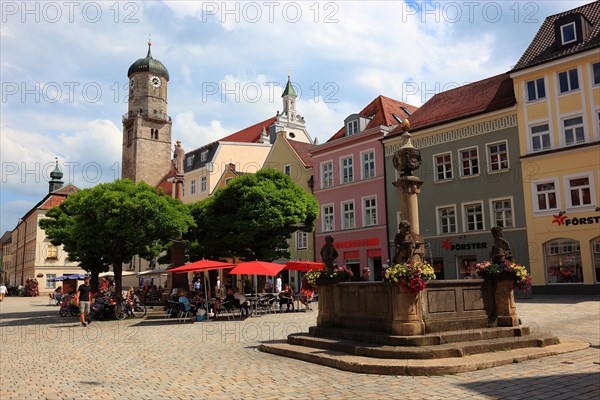 The pedestrian zone with St Mary's Column