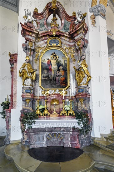 Side altar