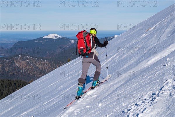 Ski touring on the border mountain Schafreuter in Karwendel