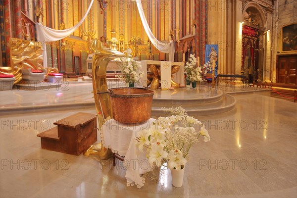 Chancel with decoration and bouquet of flowers of the Gothic cathedral St-Sauveur